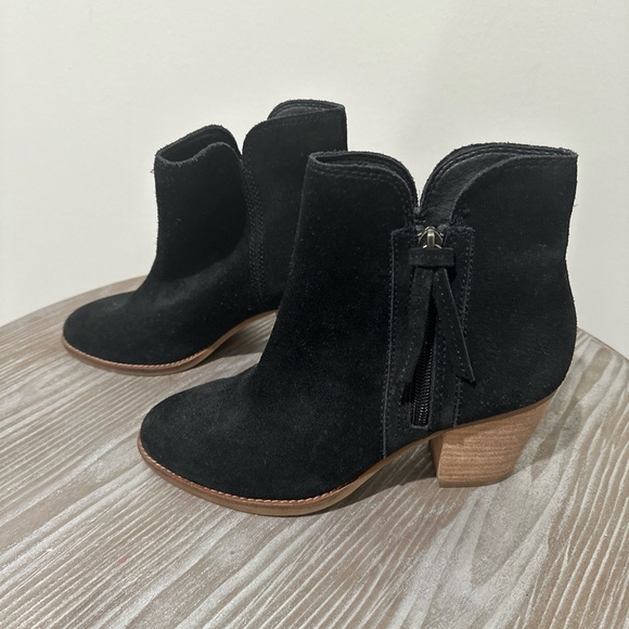 Frye & Co. Holly Zip Black Suede Booties Sz 7.5 - Picture 3 of 7